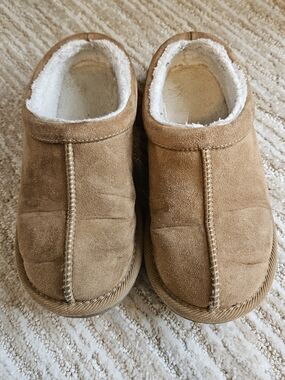 Cat & Jack Kids Tan Suede Slip-On Slippers